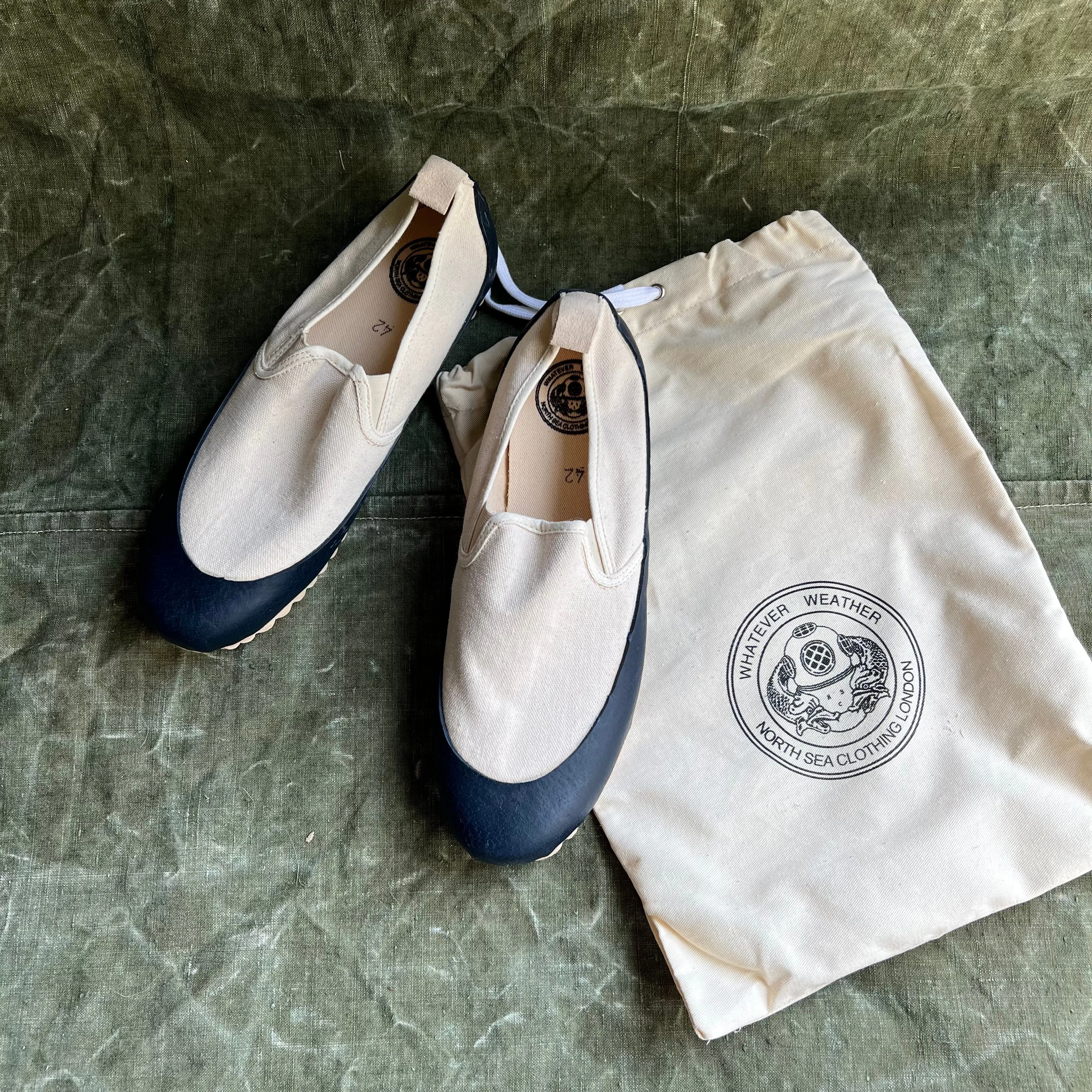 ARCHIVE SALE - MARINE SLIP ON, ECRU/NAVY