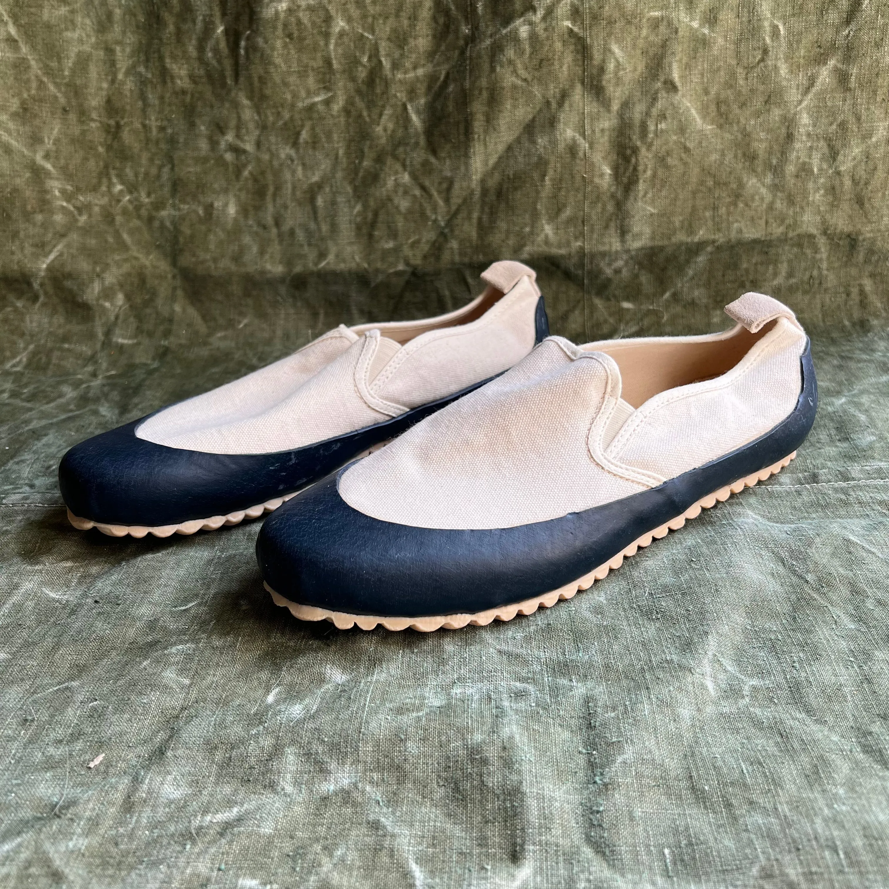 ARCHIVE SALE - MARINE SLIP ON, ECRU/NAVY