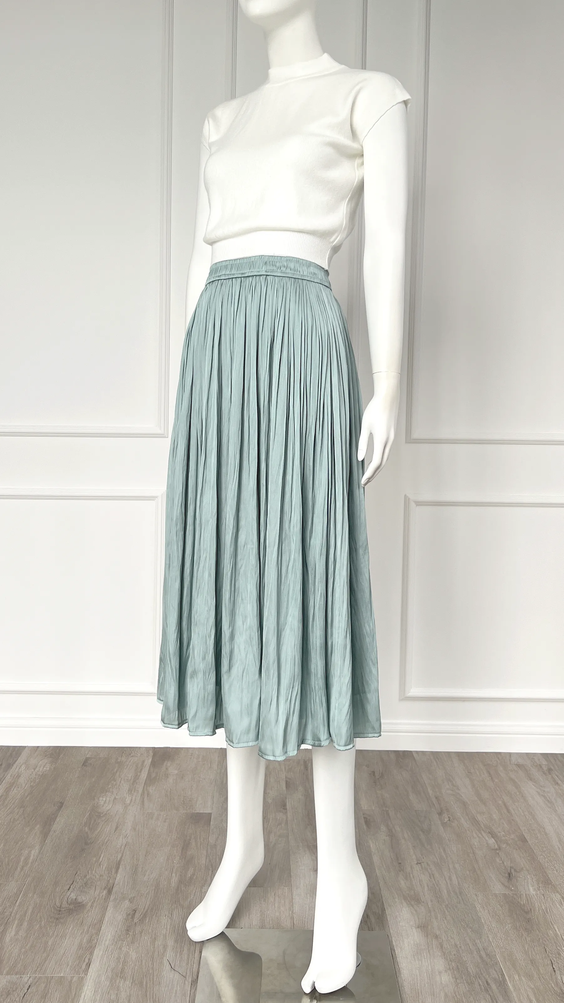 Delphia Silky Shine Long Flare Skirt