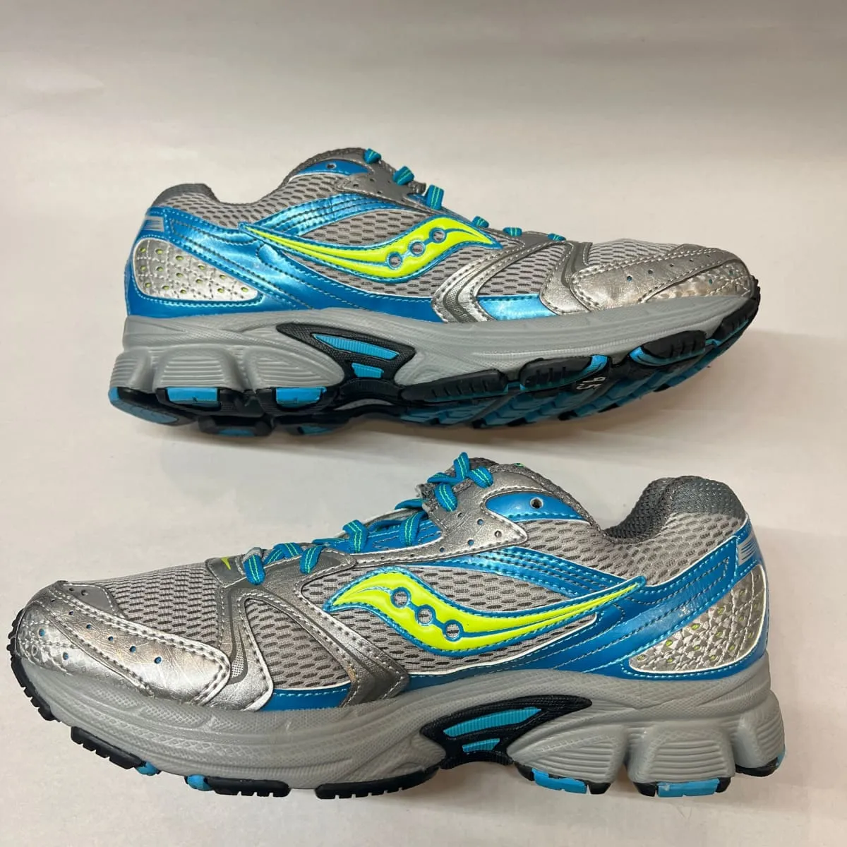 Women's Saucony Cohesion 5 Running Shoe  Blue/Gray/Green Size 9.5M - Preowned